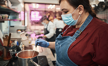 What Food Handlers Can and Cannot Wear While on the Job - Food Handlers  Card Help 👩‍🍳